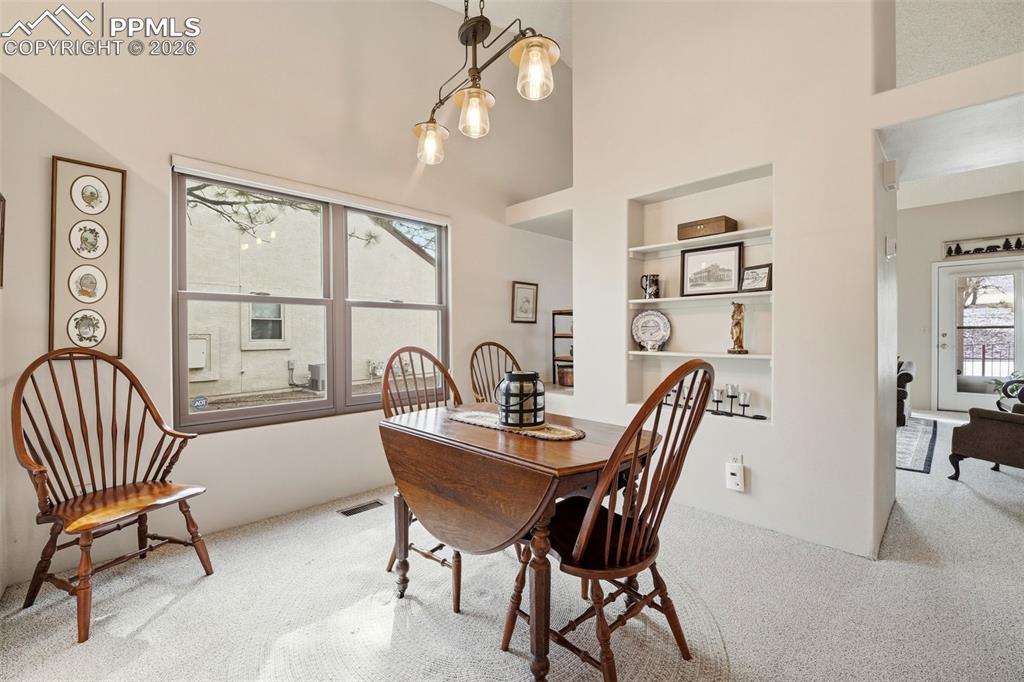 Image 10 of 41: Dining Area