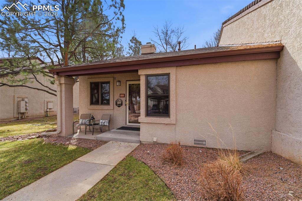 Image 34 of 41: Entry