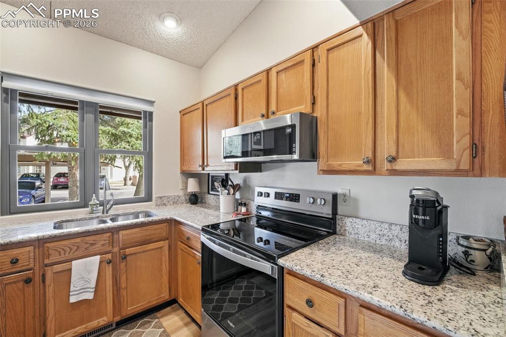 Image 6 of 41: Kitchen