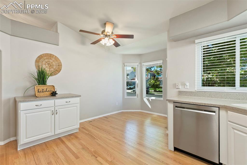 Image 11 of 32: Kitchen