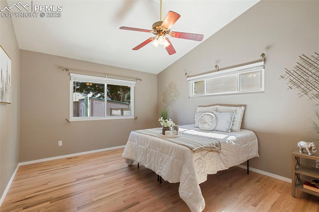 Image 12 of 32: Bedroom