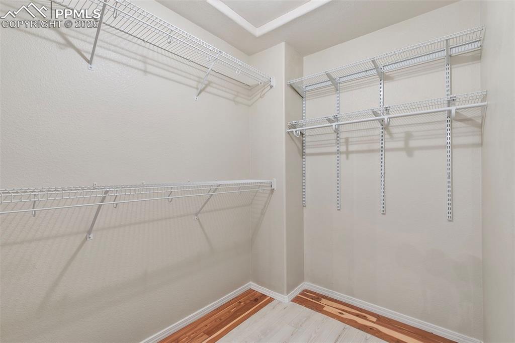 Image 15 of 32: Closet