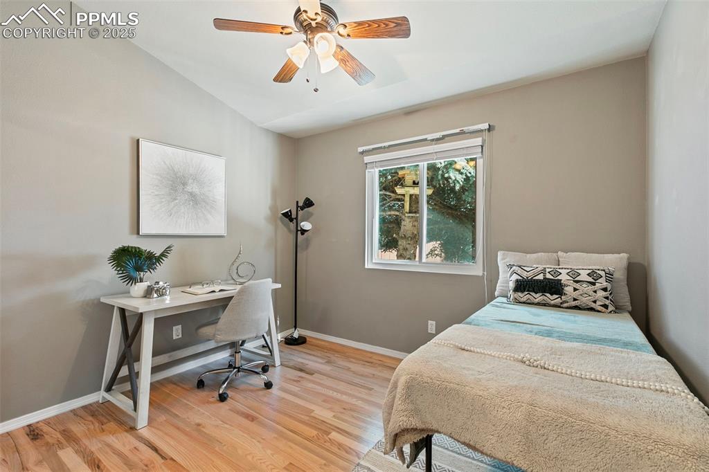 Image 16 of 32: Bedroom