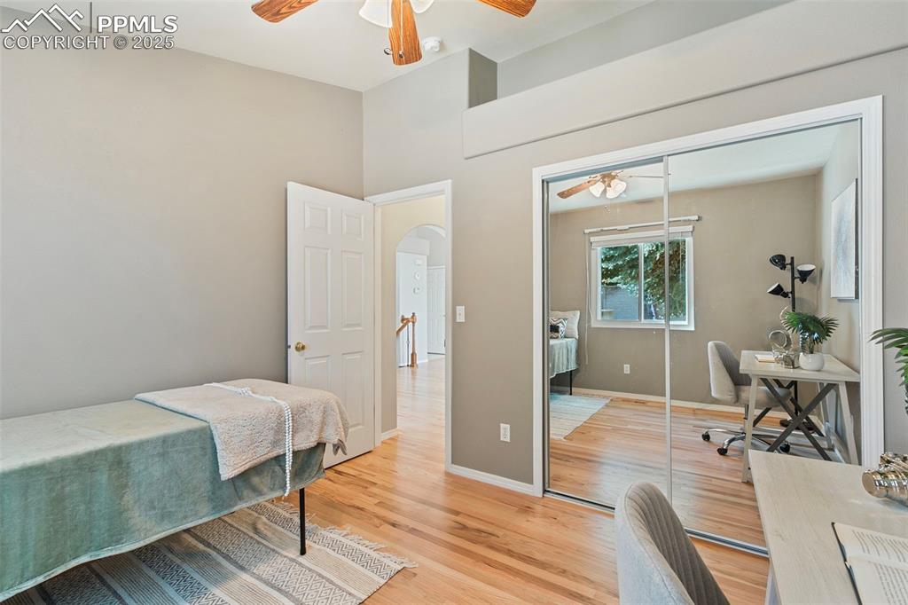 Image 17 of 32: Bedroom