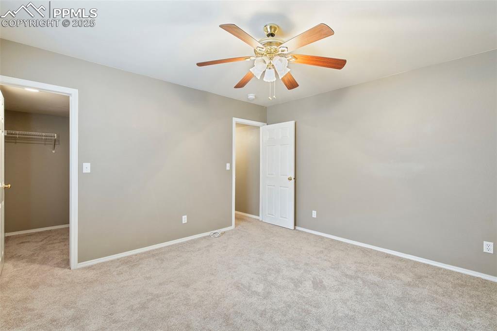 Image 25 of 32: Bedroom