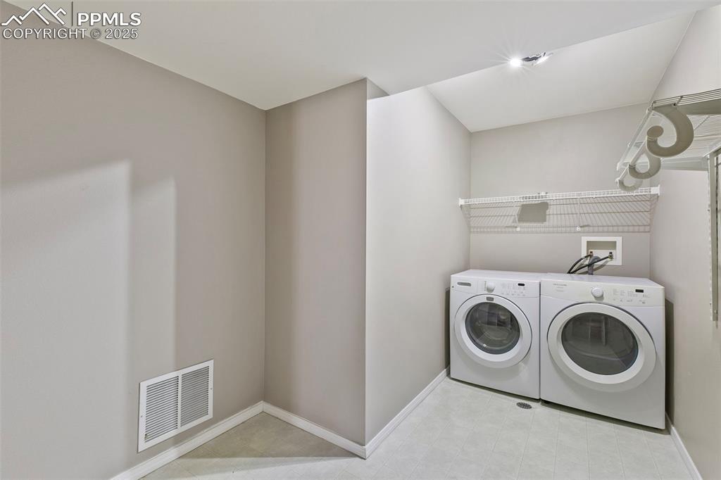 Image 27 of 32: Laundry