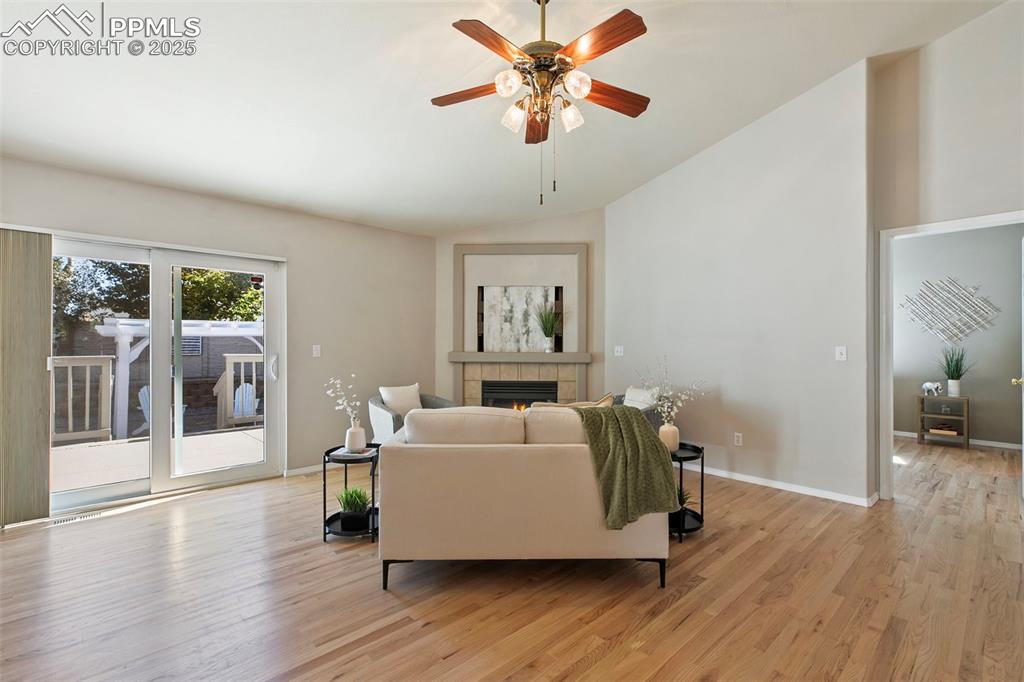 Image 3 of 32: Living Room