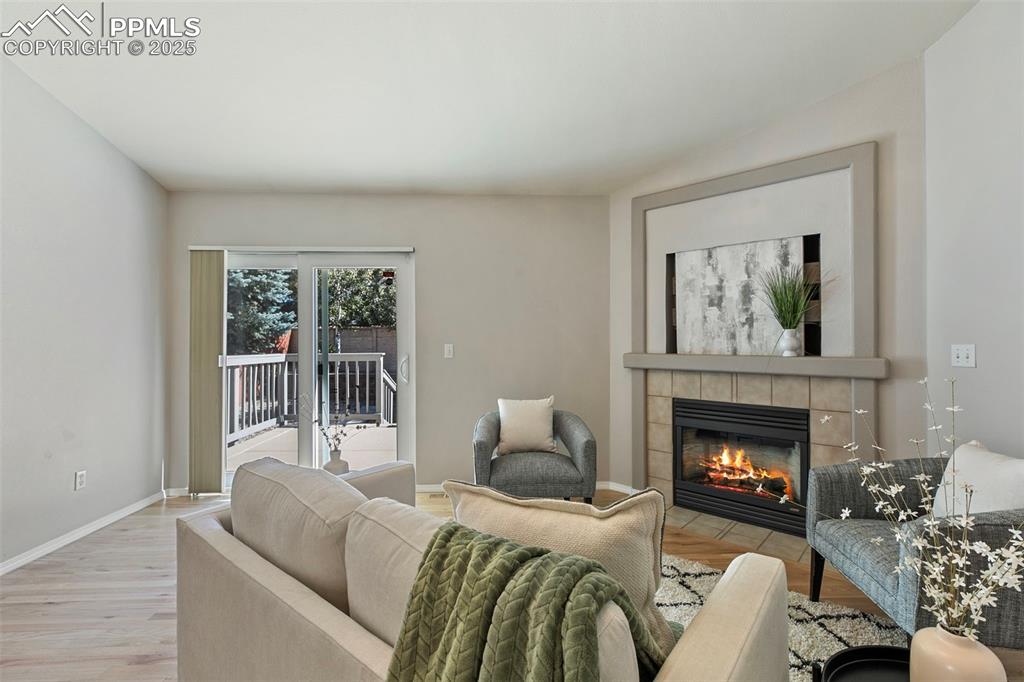 Image 4 of 32: Living Room