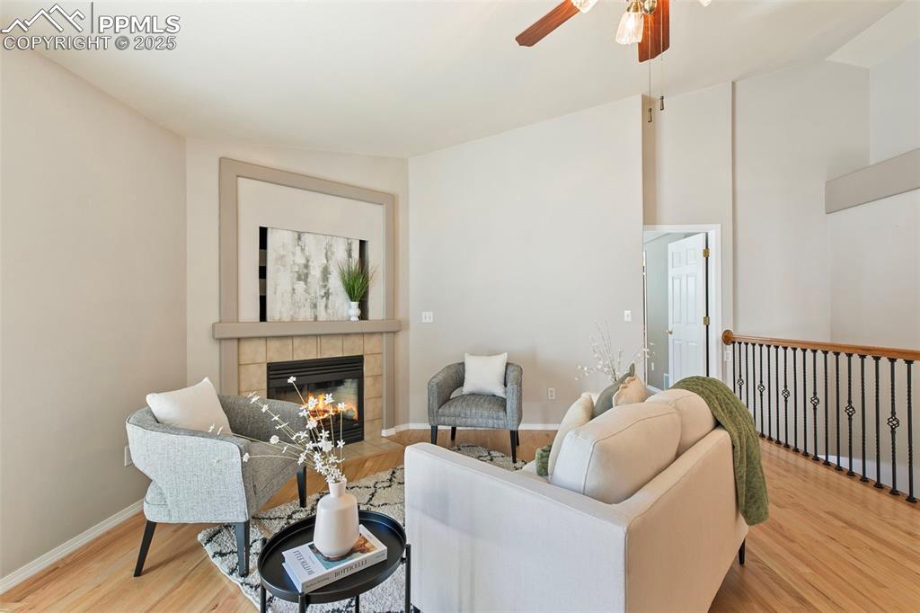 Image 5 of 32: Living Room