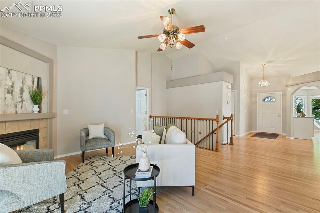 Image 6 of 32: Living Room