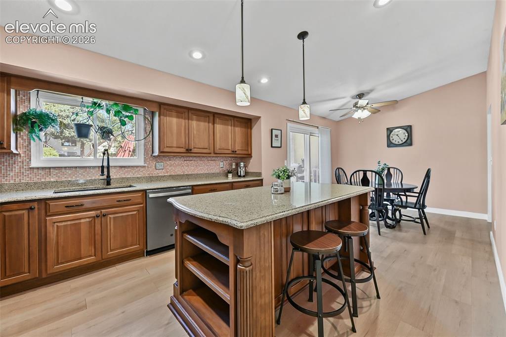 Image 14 of 35: Kitchen