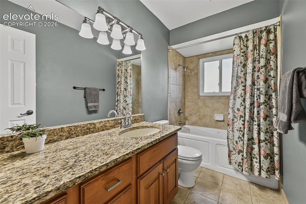 Image 15 of 35: Bathroom