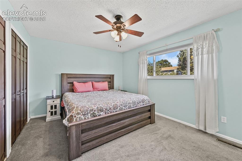 Image 18 of 35: Bedroom