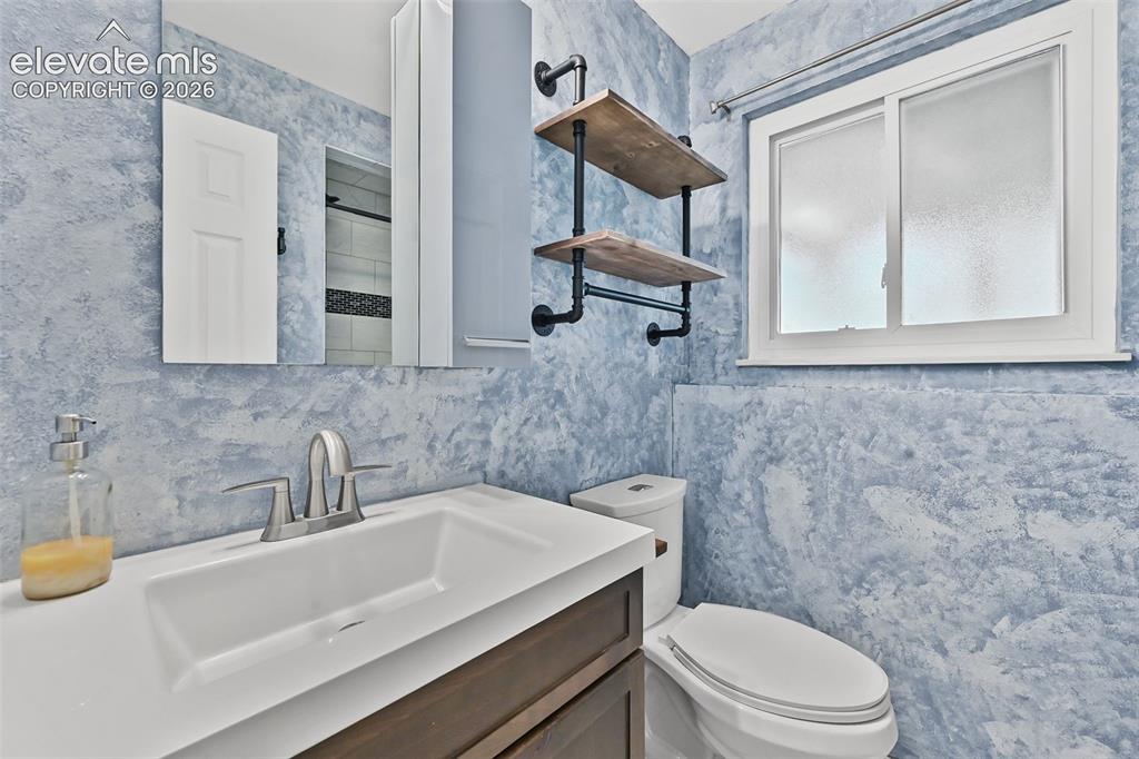 Image 24 of 35: Bathroom
