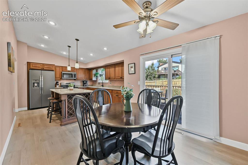 Image 9 of 35: Dining Area
