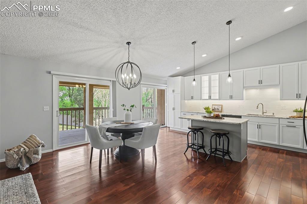 Image 7 of 28: Kitchen