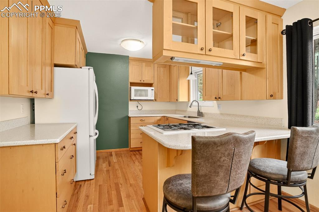 Image 14 of 47: Kitchen