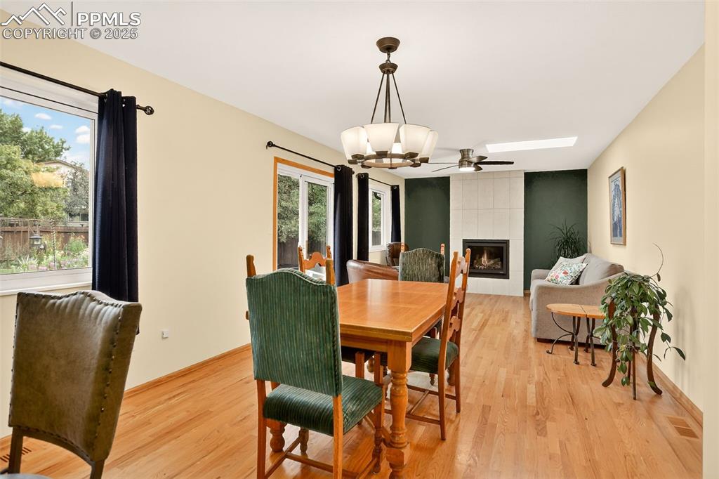 Image 17 of 47: Dining Area