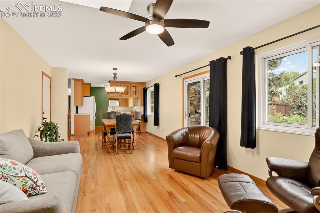 Image 20 of 47: Living Room