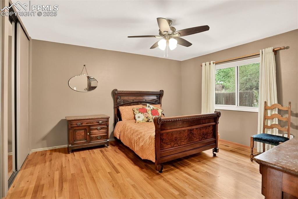 Image 21 of 47: Bedroom