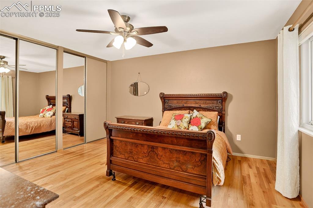 Image 22 of 47: Bedroom