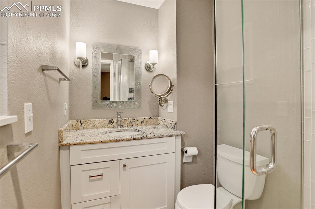 Image 25 of 47: Bathroom