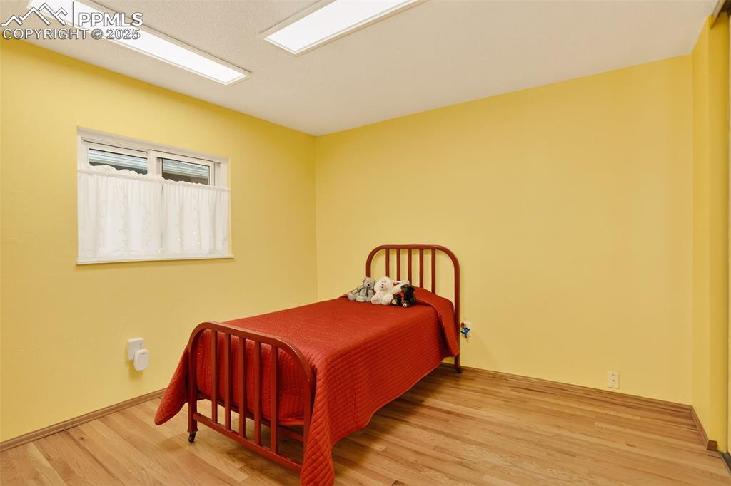 Image 27 of 47: Bedroom