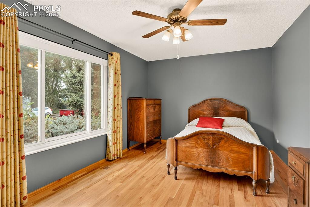 Image 28 of 47: Bedroom