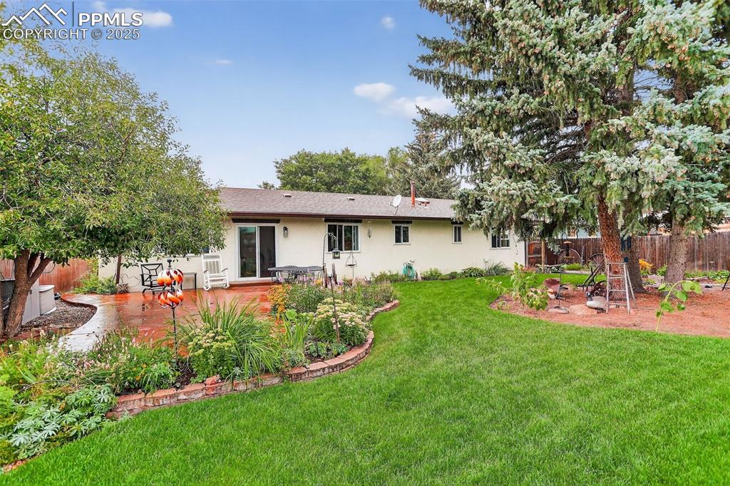 Image 40 of 47: Back of Structure