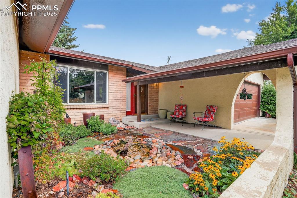 Image 7 of 47: Entry