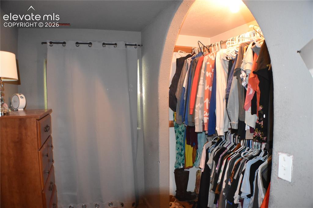Image 10 of 25: Closet