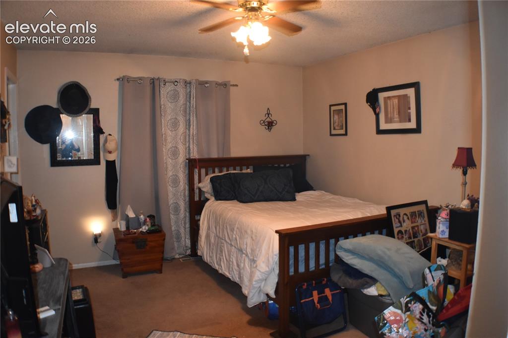 Image 20 of 25: Bedroom