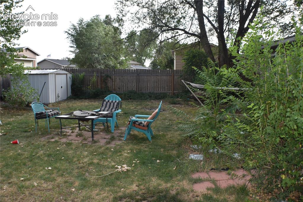 Image 25 of 25: Yard