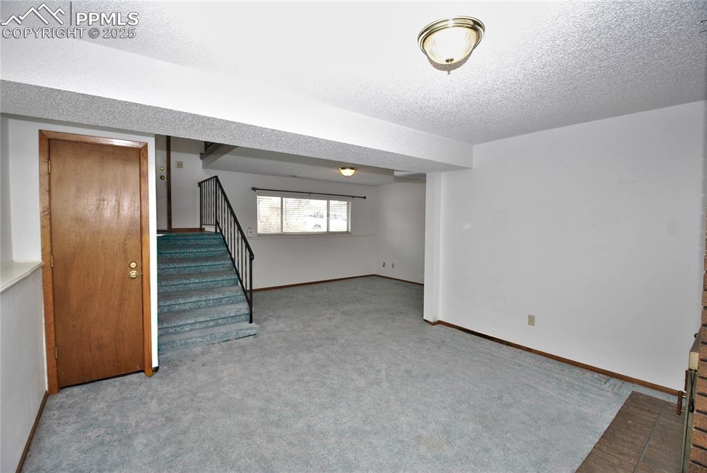 Image 11 of 16: Family Room