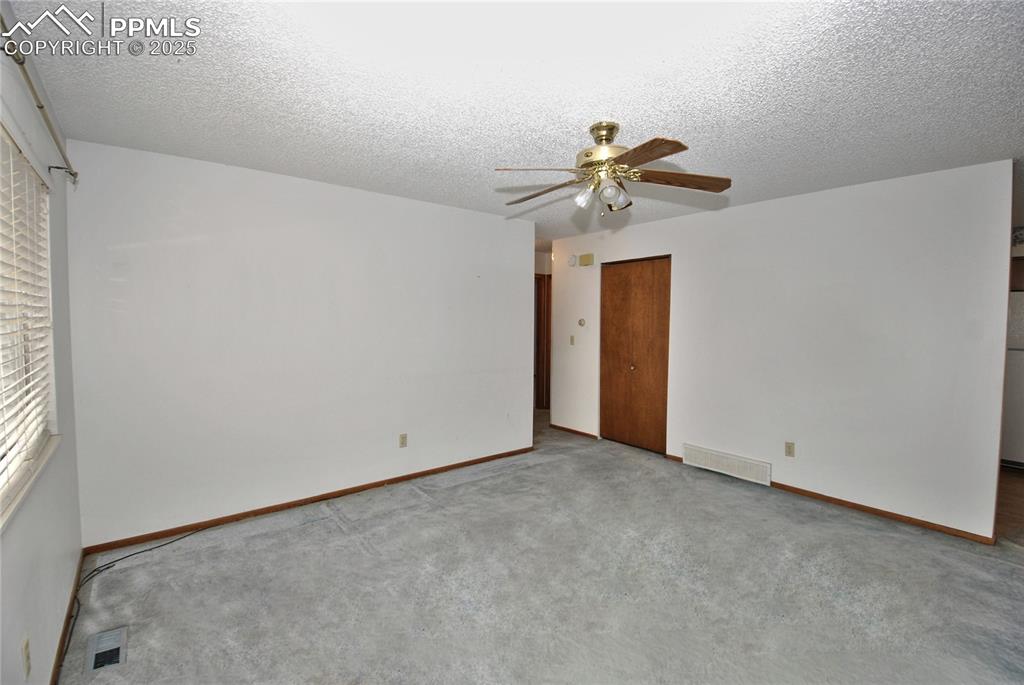 Image 3 of 16: Living Room