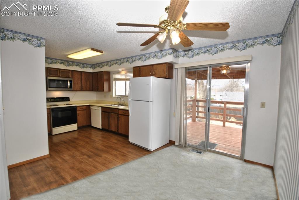 Image 4 of 16: Dining Area