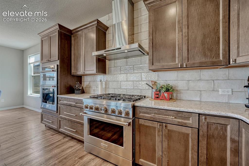 Image 12 of 49: Kitchen