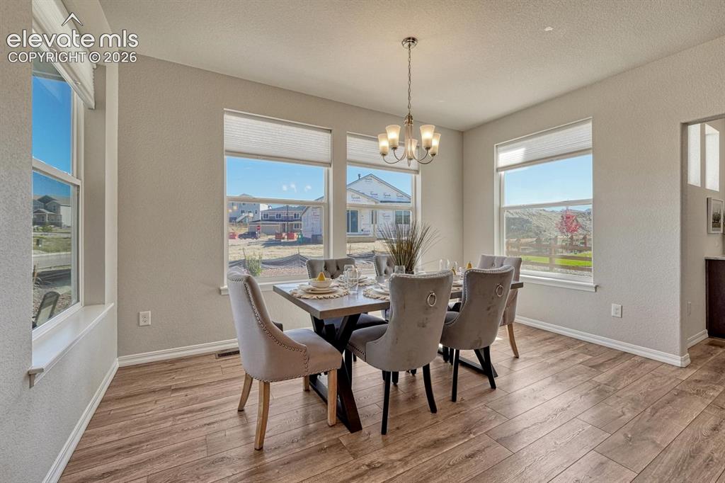 Image 19 of 49: Dining Area