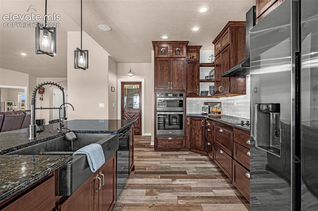 Image 11 of 48: Kitchen