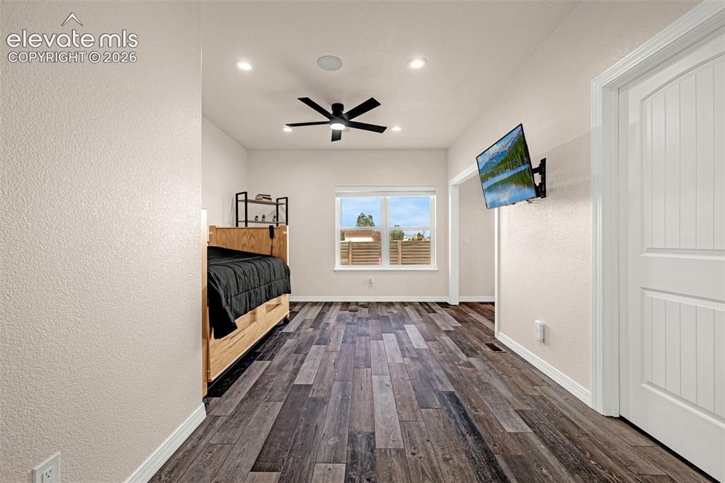 Image 19 of 48: Bedroom