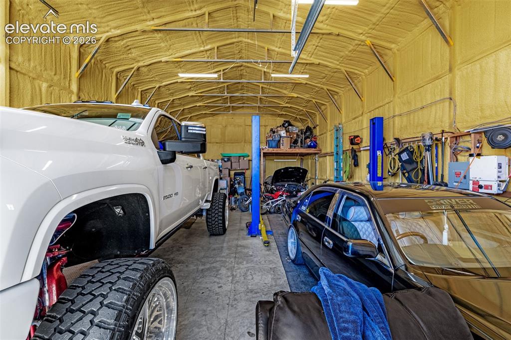 Image 40 of 48: Detached RV/Garage