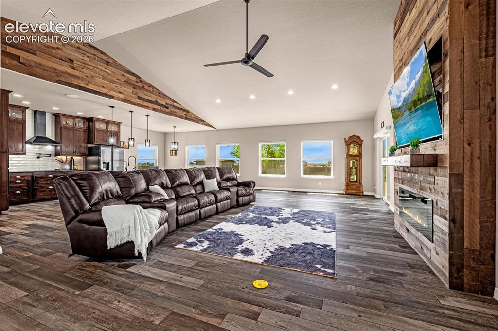 Image 7 of 48: Living Room