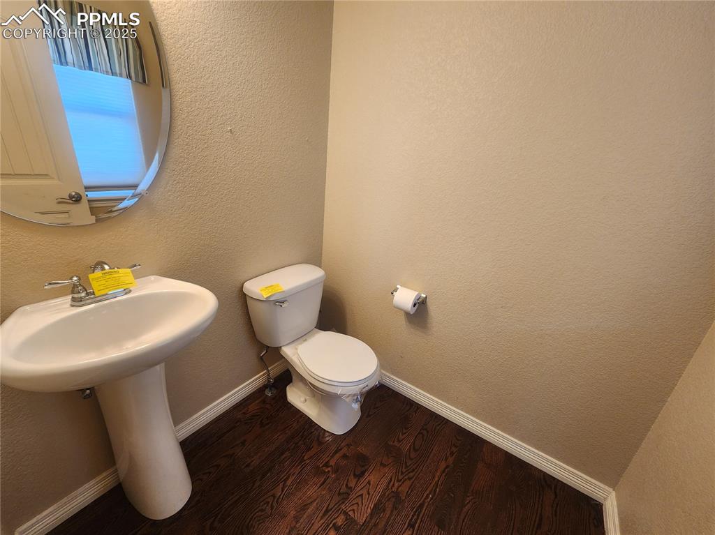 Image 11 of 12: Bathroom