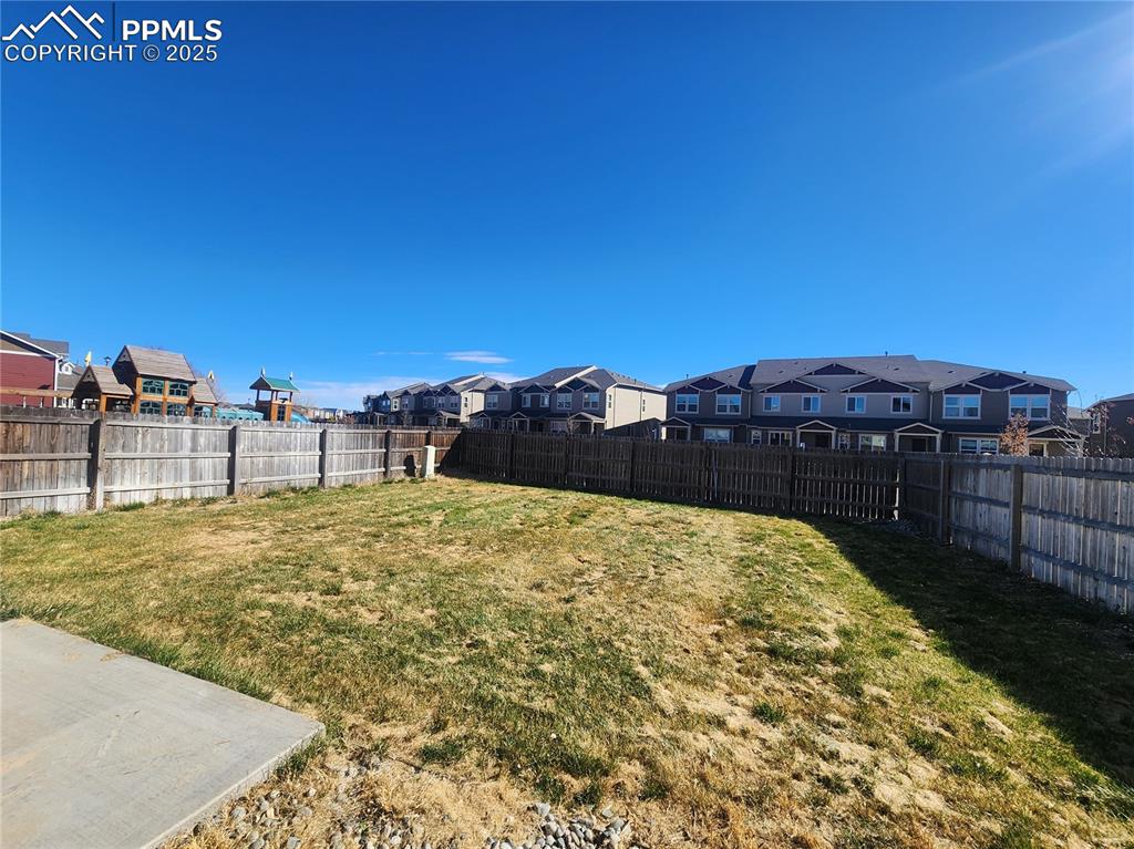 Image 12 of 12: Yard