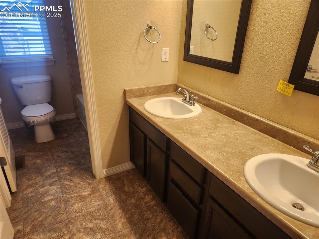 Image 6 of 12: Master Bathroom