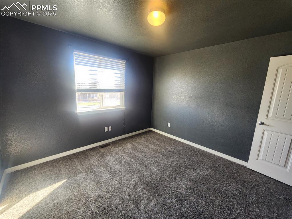 Image 9 of 12: Bedroom