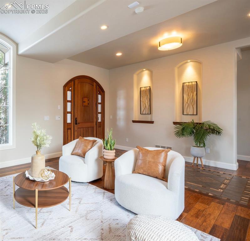 Image 10 of 50: Living Room