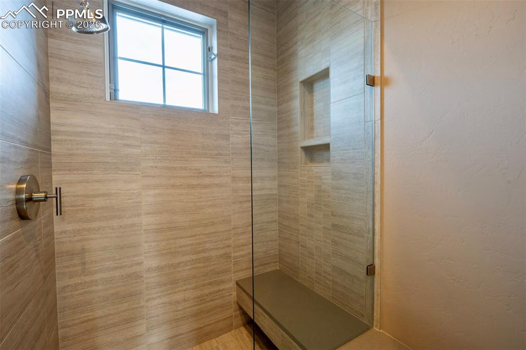 Image 13 of 50: Bathroom