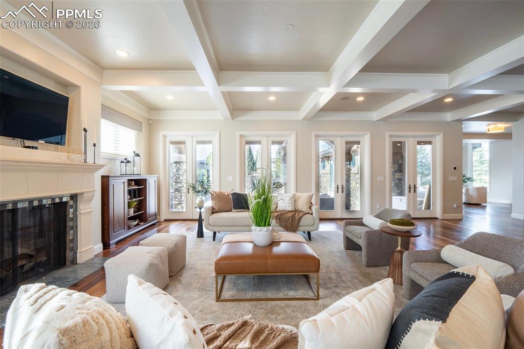 Image 17 of 50: Living Room