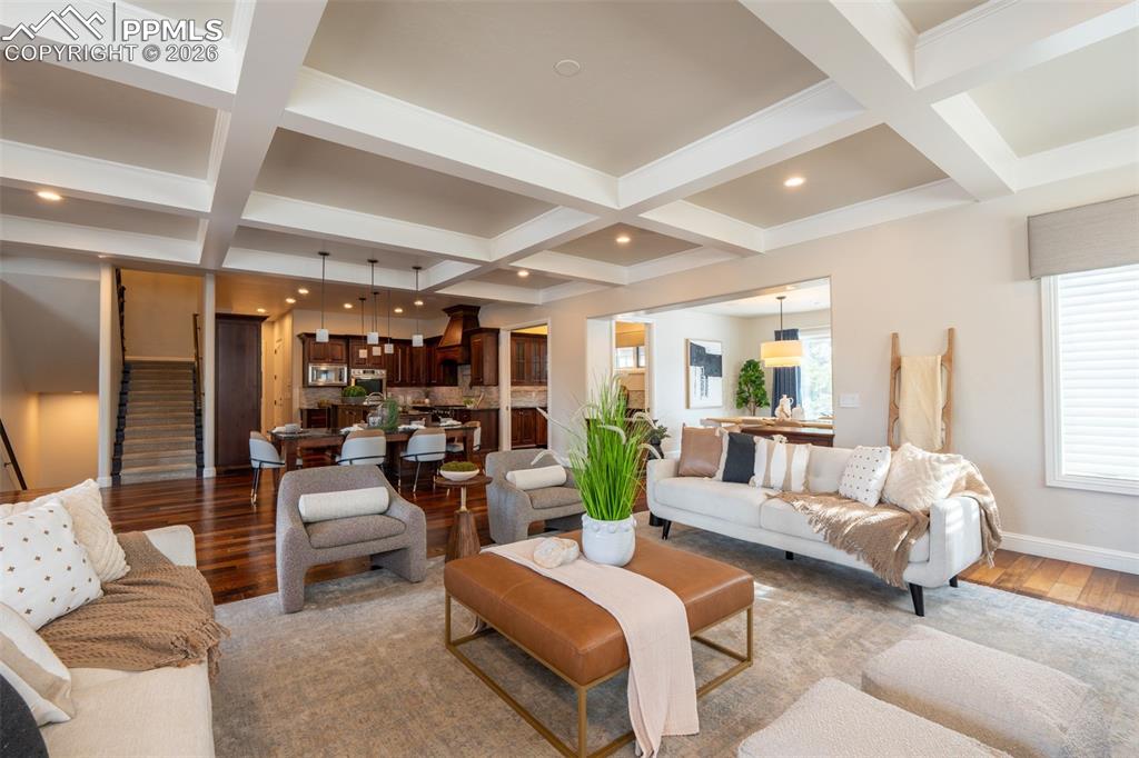 Image 19 of 50: Living Room